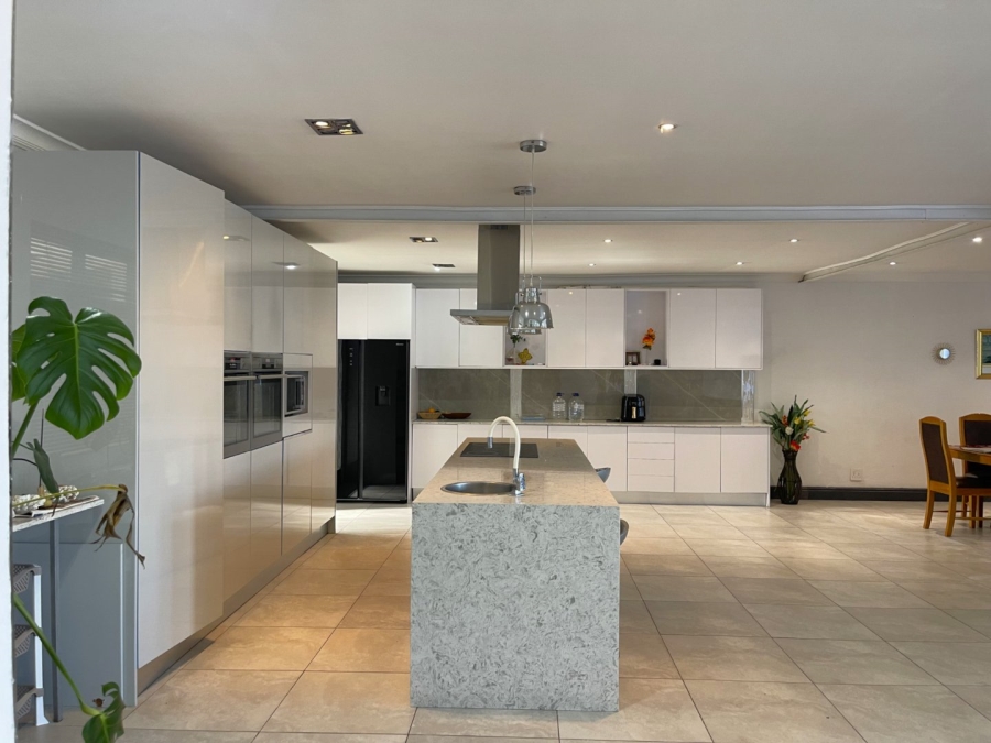 5 Bedroom Property for Sale in Pelican Heights Western Cape